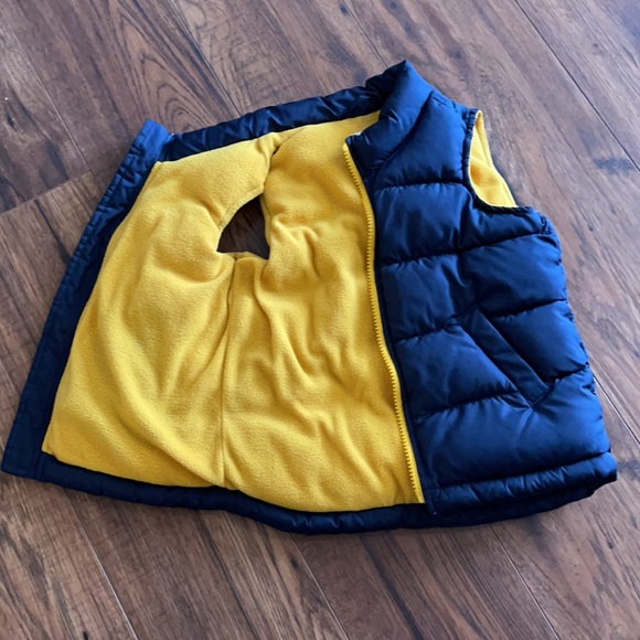Old Navy Frost Free Vest - Toddler 3T - Picture 4 of 6